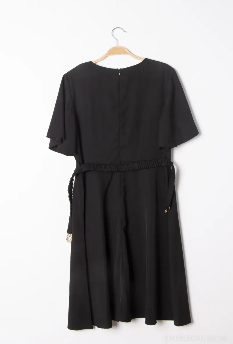 Ausgestelltes Kleid mit Gürtel