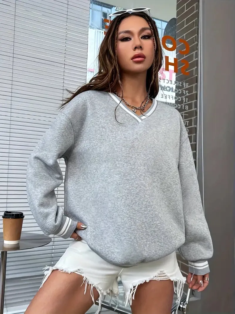 Klausia | Damen Grauer V-Ausschnitt Pullover mit Kontrastbesatz – Lock