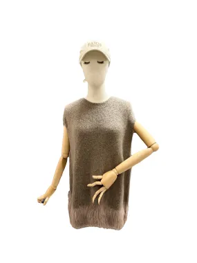 Kurzes ärmelloses Kleid mit Fransen