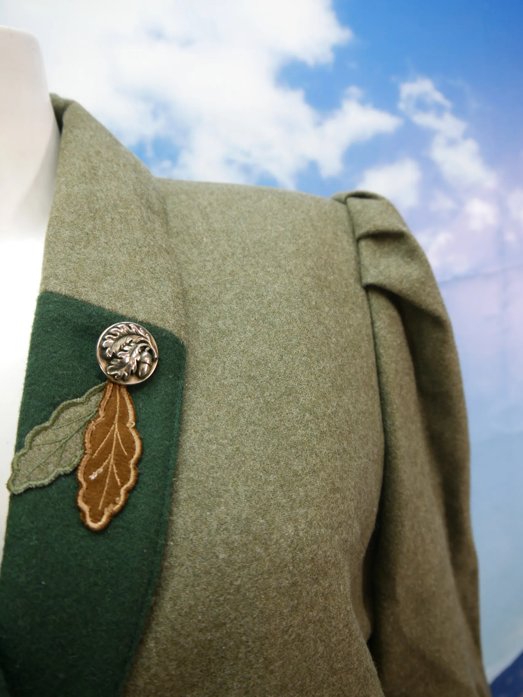 M&G neuwertiger Spencer grün mit Applikation fesche Trachtenjacke Jacke Gr.40