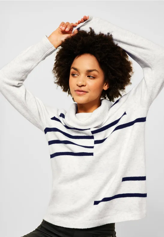 Pullover mit großem Kragen