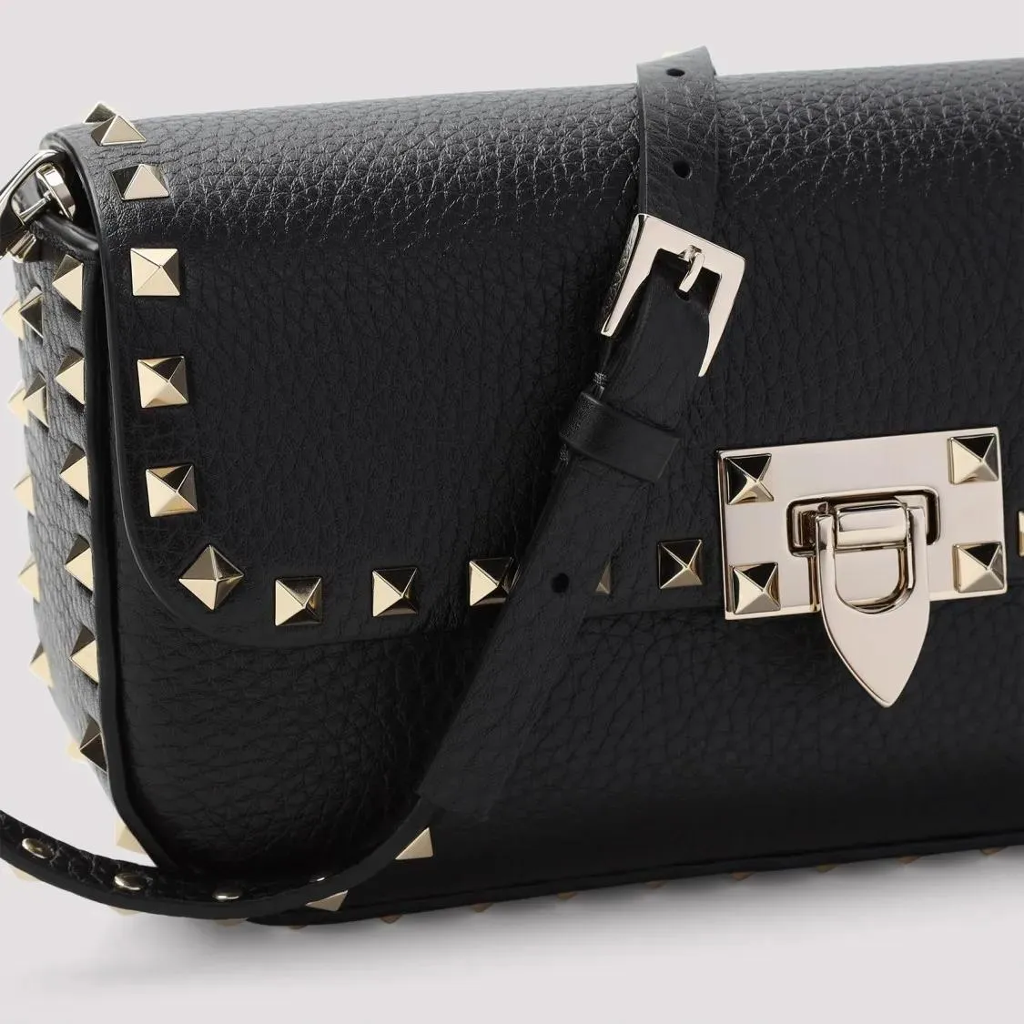   Valentino  Rockstud Medium Shoulder Bag Black  Schultertasche 