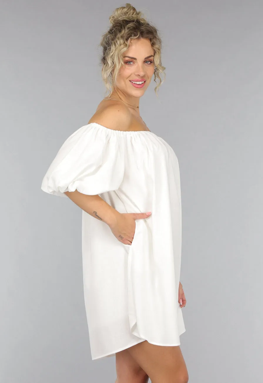 Weißes schulterfreies Kleid mit Puffärmeln